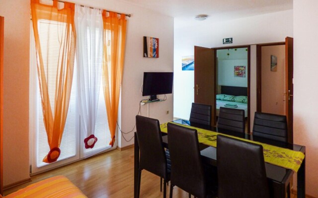 Awesome Home in Mimice With 3 Bedrooms, Jacuzzi and Wifi