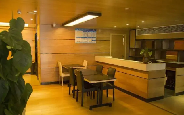 Lavande Hotels Zhuhai Gongbei Port Square Light Rail Terminal