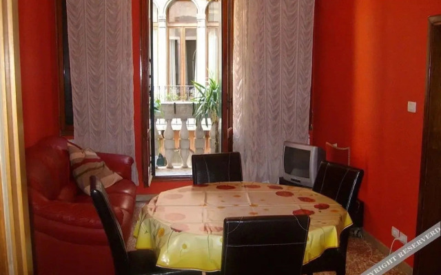 Sunny Venice Apartment