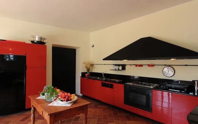 Villa in Montemaggiore With Private Pool