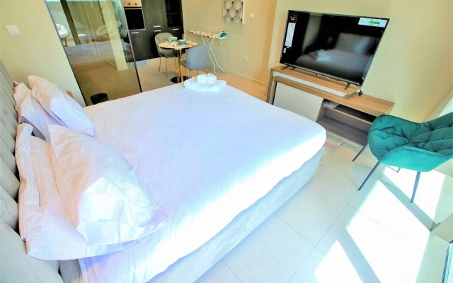 Stunning Studio With Balcony at Park View Dubai