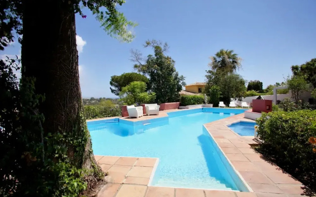 Romantic Puerto Banus Villa, Sea Mountain Views