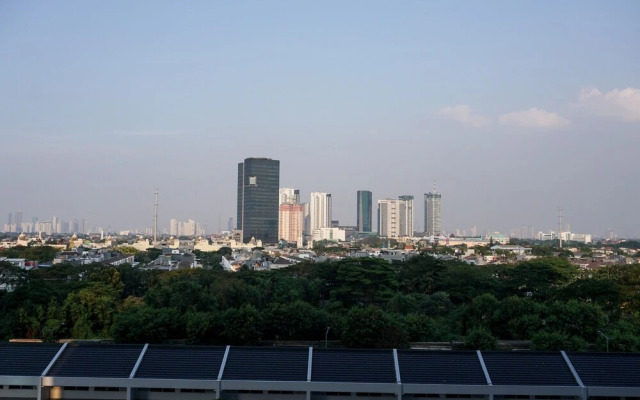 Deluxe And Comfortable Studio Puri Mansion Apartment