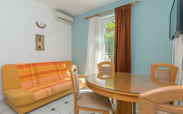 Apartments and Rooms Mate