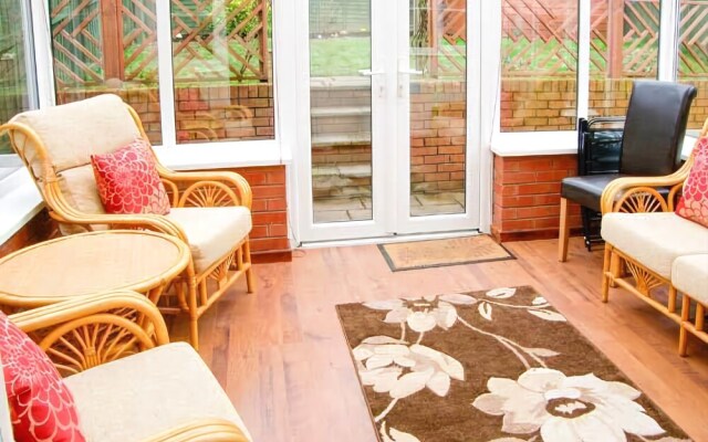 10 Friars Field