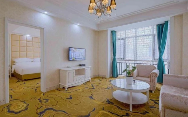 Vienna Hotel (Liuyang River Bridge Pedestrian Street)