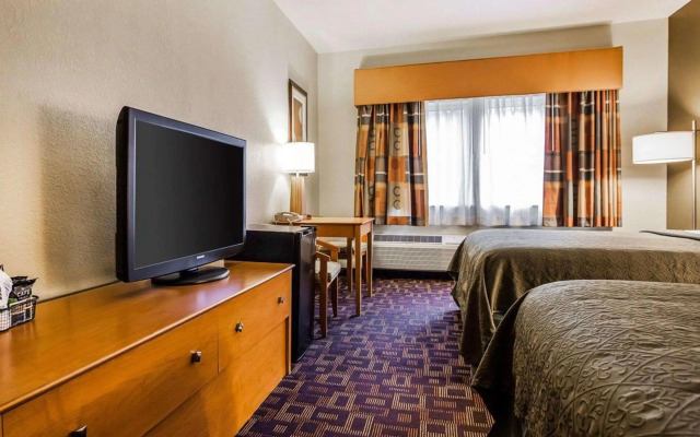 Quality Inn & Suites Des Moines Airport