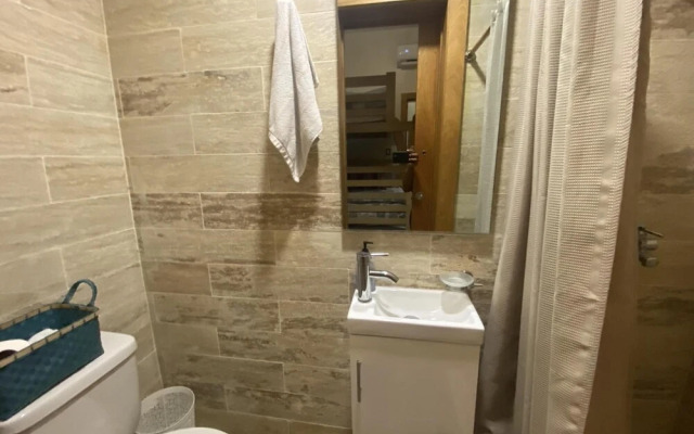 Georgeus 4BR Apartment at Blue Jacktar