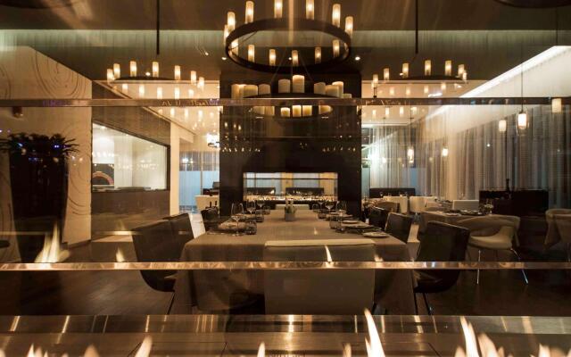 Pullman Dubai Jumeirah Lakes Towers - Hotel & Residence