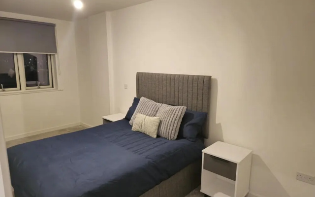 Luxurious 2-bed Haven in the Heart of Barking