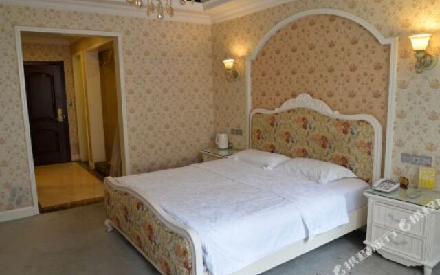 Yibin Peninsula Holiday Inn (Rhine Spring Commercial Center)