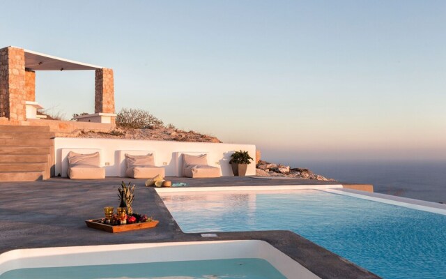 Sleeps8-parking-garden-pool-sunsets-barbeque