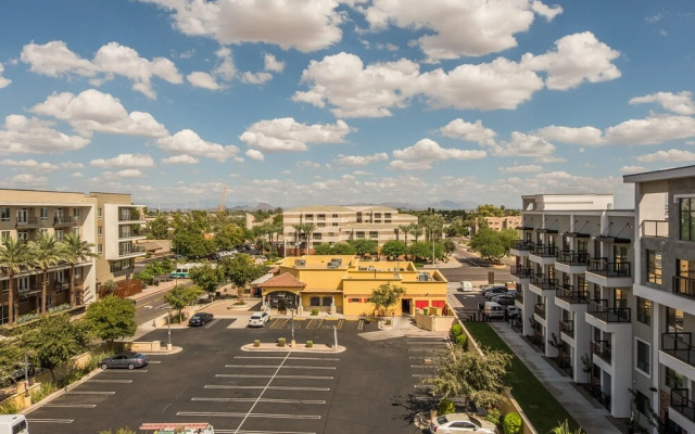 FRONTDESK Old Town Apts Scottsdale