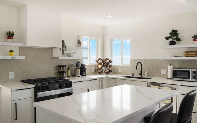 Oceanview Sunset View 3BR Luxe Home Yard