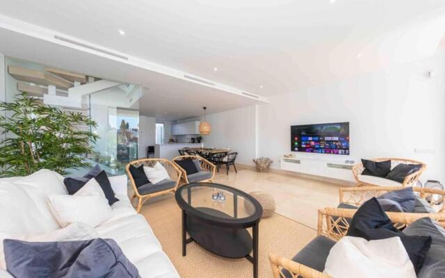 New Top Townhouse With Private Pool/4Bdr/3.5Bath