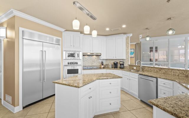 LUXURY Penthouse Style Condo 2