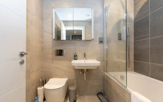 Tranquil & Stylish 1 Bedroom Flat With Private Balcony