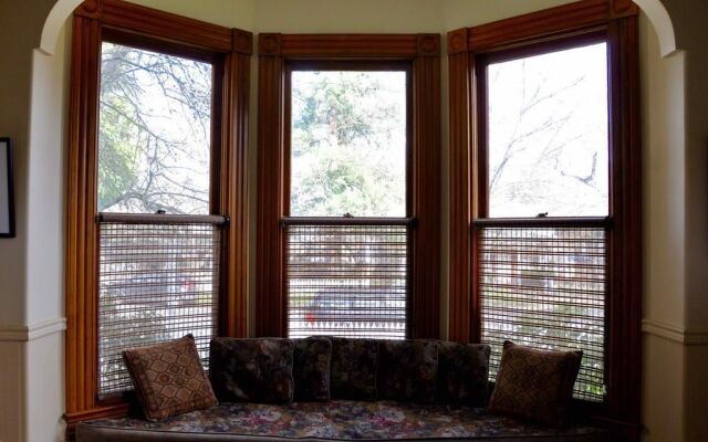 Pelton Vacation Rental