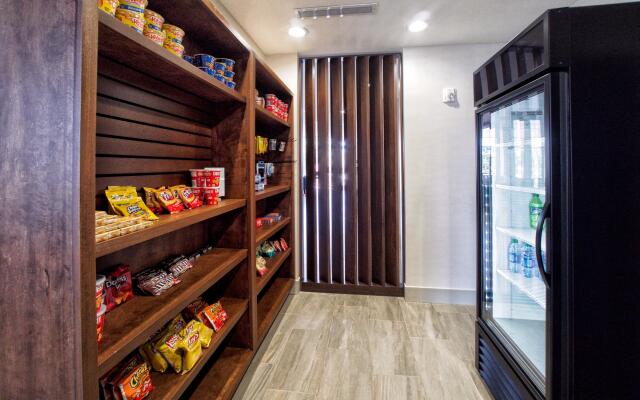 Holiday Inn Express & Suites Moore by IHG