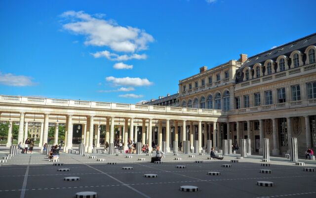 Louvre Elegant ChicSuites