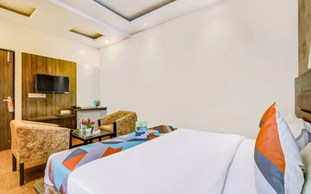 Gayatri Palace by OYO Rooms