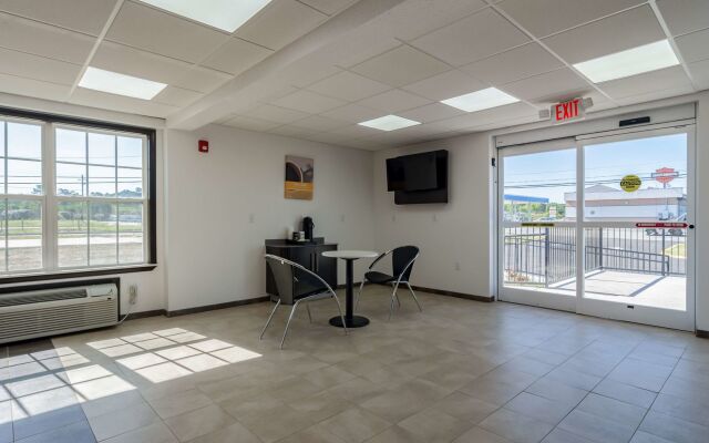 Motel 6 Cartersville - White GA