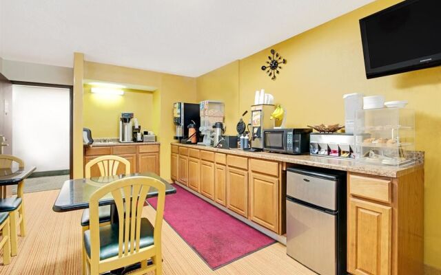 Howard Johnson Express Inn - Denton