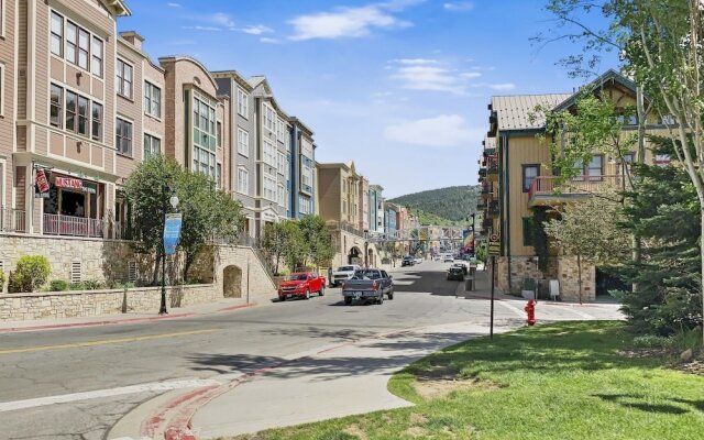 Brekke's Basecamp 3 Bedroom Home by RedAwning