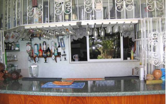 Palm Paradise Guest House and 2 Apartments