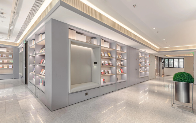 Ji Hotel (Shanghai Lujiabang Road Metro Station)