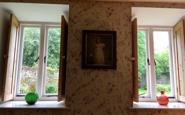 Roundwood House
