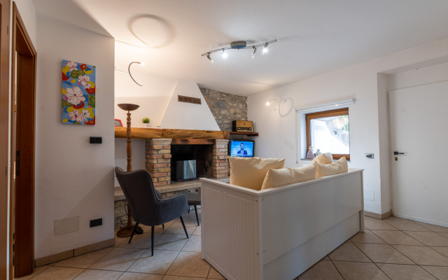 Samuel House - Chantal