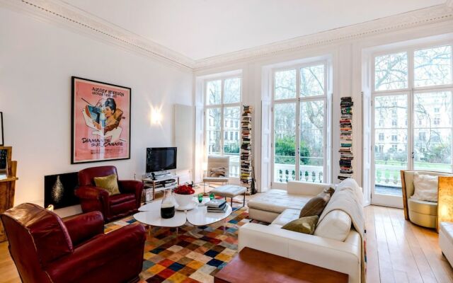 The Spacious Cleveland Square Apartment