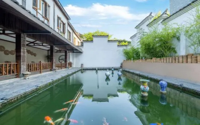 Taoshe Resort Hotel (People's Square Taoyangli Scenic Area Branch)