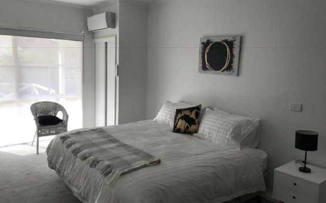 Geelong CBD Accommodation – Guest Rooms – Geelong