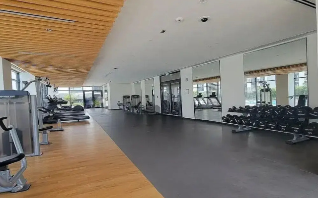 Stylish 1BR in Executive Residence