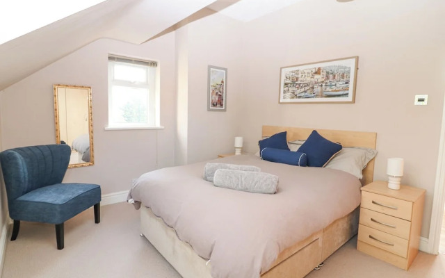 6D Clifton Drive