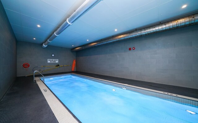 Spacious 2 Br condo by CN Tower