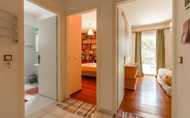 Bright And Spacious Flat, 5 Min From The Beach