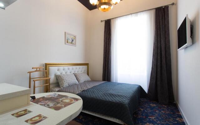 Royal Apartment On Bazhanova 11 A