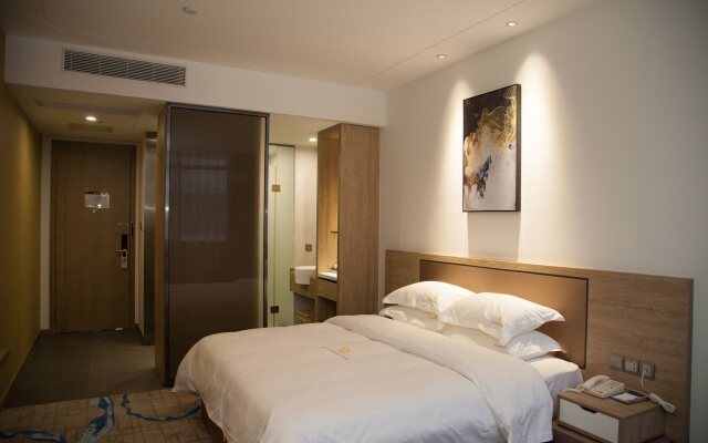 Qianhai Holiday Hotel