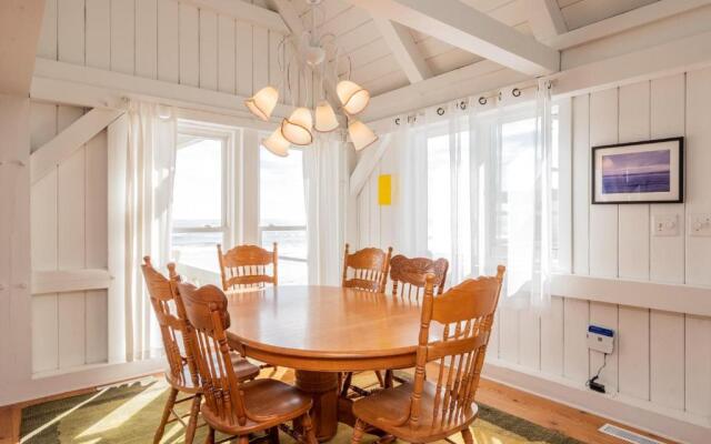 Cuddlefish by Oak Island Accommodations