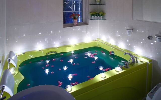 Loverstar In Forest Pension