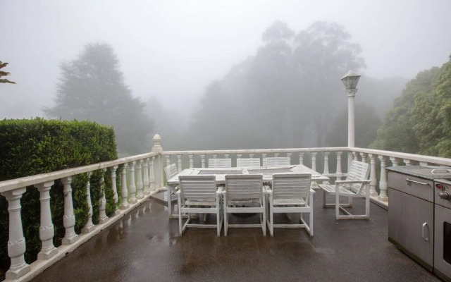 Classic 5 Beds Mt Dandenong Resort