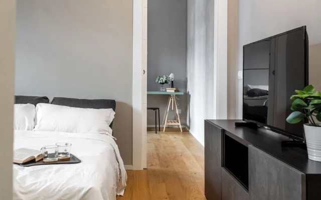 Charming flat with desk