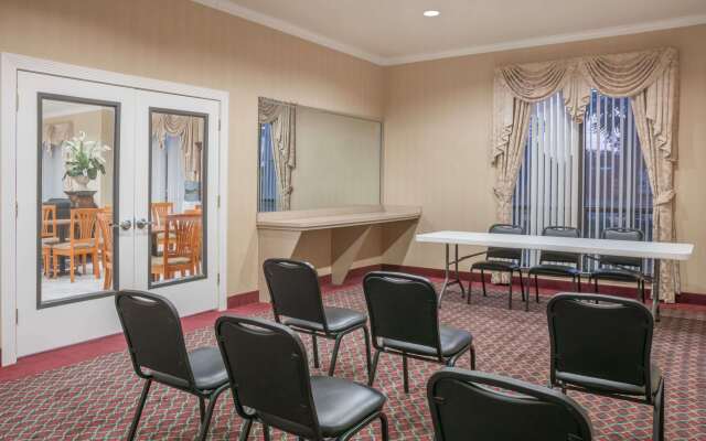 Super 8 by Wyndham Brookshire TX