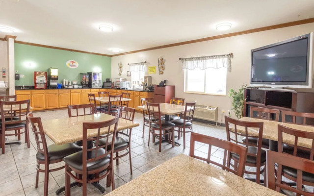 Super 8 Big Rapids MI