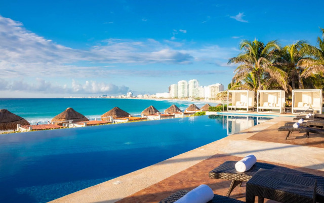 Krystal Grand Cancun