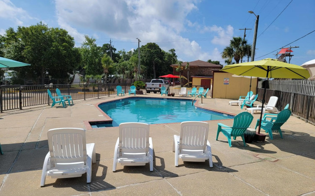 Twin Star Lodge