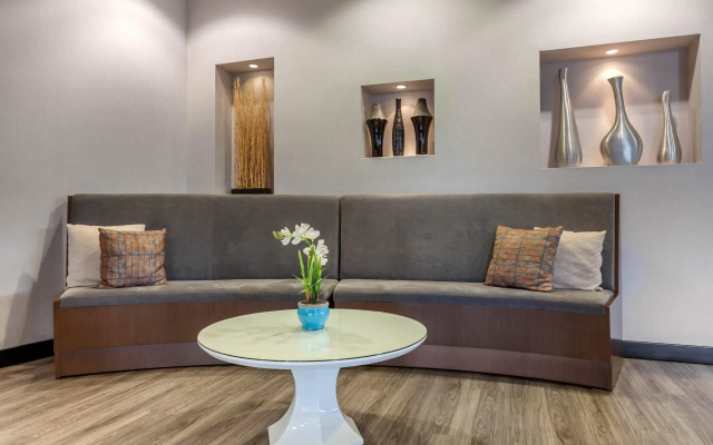 Cambria Hotel Denver International Airport